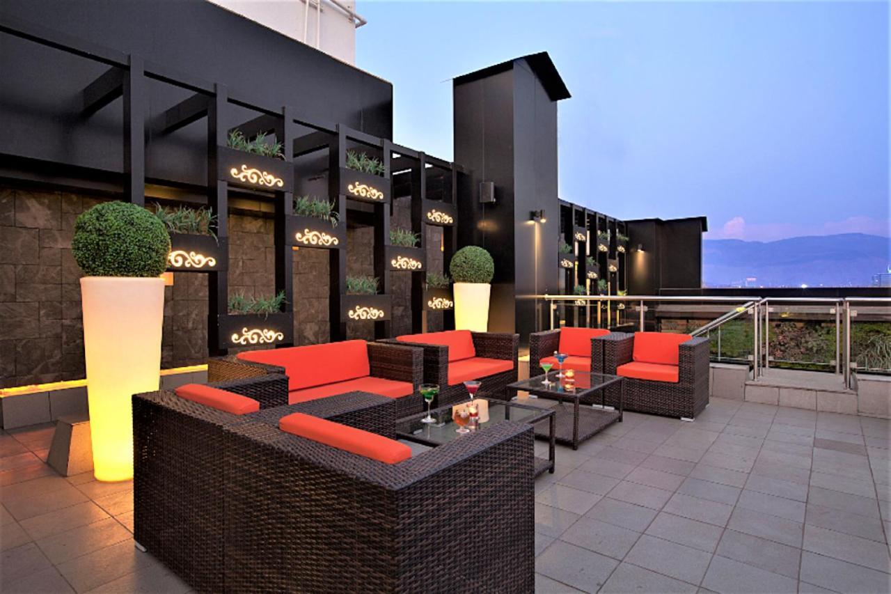 Hotel Yogi Executive, Navi Mumbai Zewnętrze zdjęcie