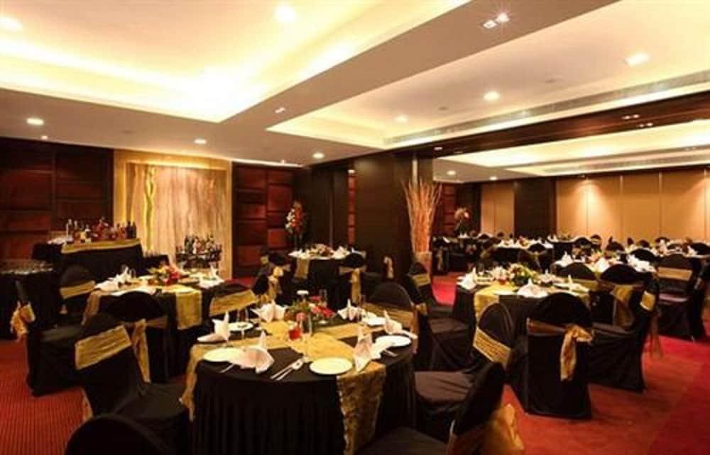 Hotel Yogi Executive, Navi Mumbai Zewnętrze zdjęcie