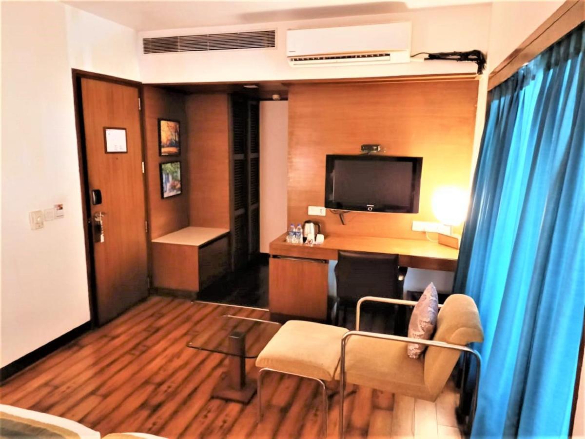 Hotel Yogi Executive, Navi Mumbai Zewnętrze zdjęcie