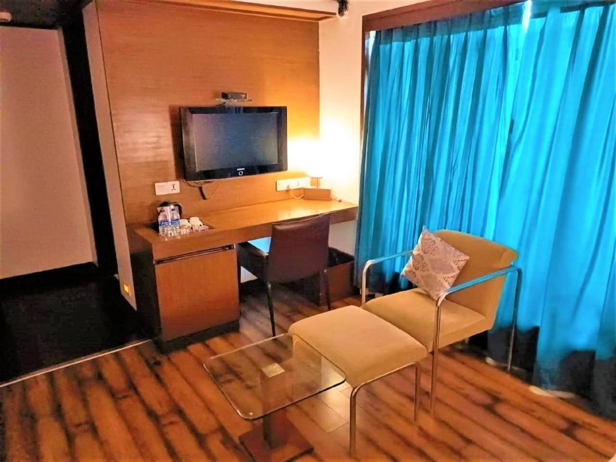 Hotel Yogi Executive, Navi Mumbai Zewnętrze zdjęcie