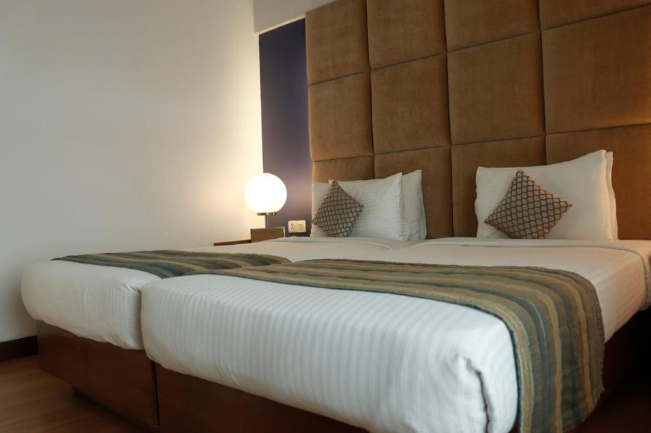 Hotel Yogi Executive, Navi Mumbai Zewnętrze zdjęcie