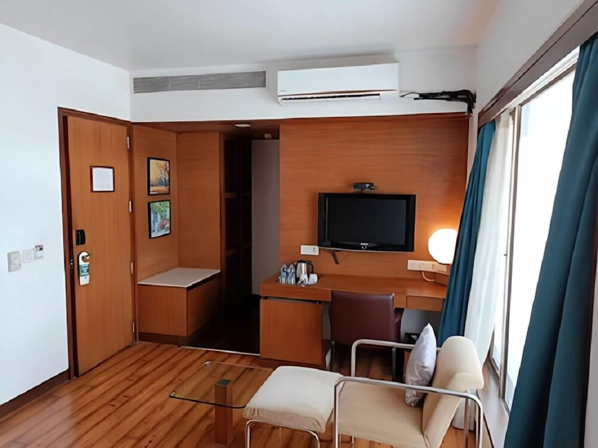 Hotel Yogi Executive, Navi Mumbai Zewnętrze zdjęcie