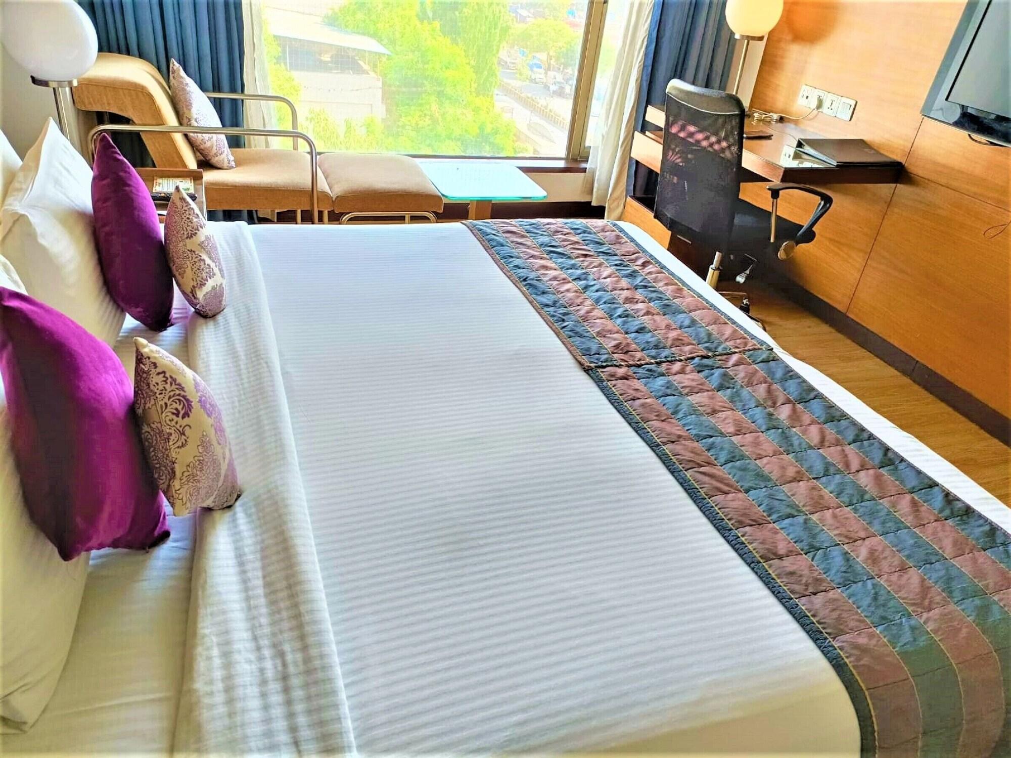 Hotel Yogi Executive, Navi Mumbai Zewnętrze zdjęcie