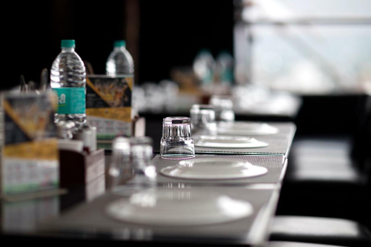 Hotel Yogi Executive, Navi Mumbai Zewnętrze zdjęcie